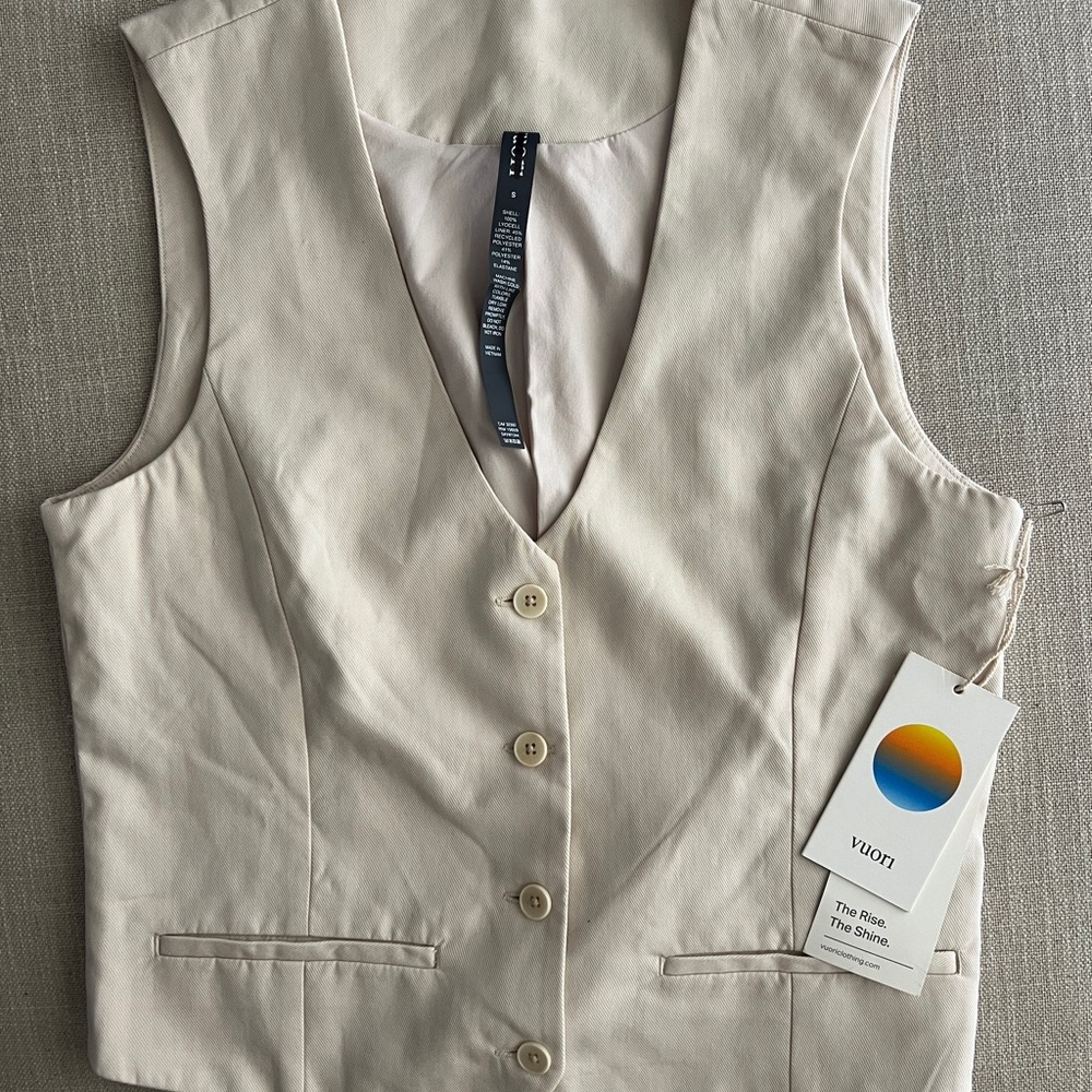NWT Vuori Milkweed Coastline Vest with Button Closure Size S
